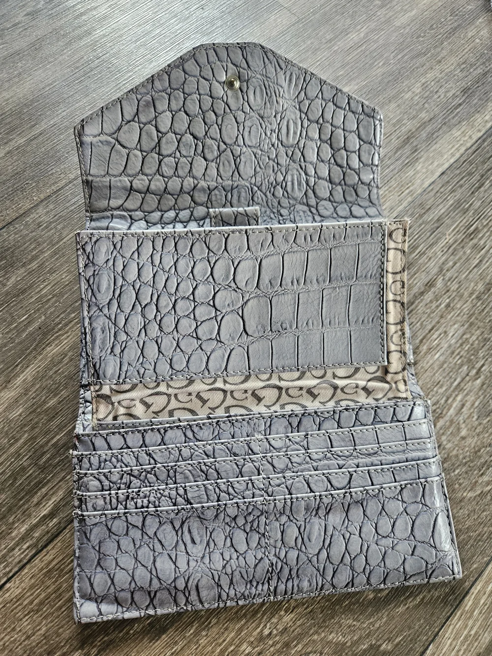 GUESS Tri-Tone Croco Buckle Wallet in Gray, Beige, Cream